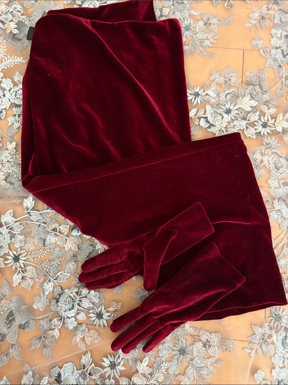 Vintage Red Velvet Scarf and Gloves  romantic style
